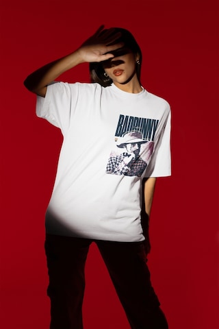 Badbunny Sırt Baskılı Unisex Oversize Şarkıcı Tişört Beyaz