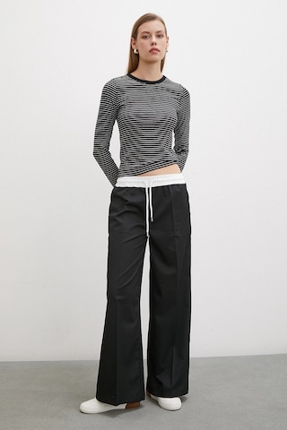 Bisiklet Yaka Çizgili Bluz Siyah Siyah