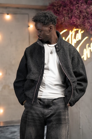 Oversize Crop Model Yan Cepli Astarlı Kırçıllı Mont Siyah