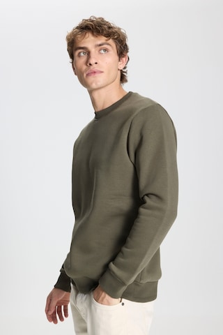 AC&Co / Altınyıldız Classics Erkek Hakı Standart Fit Normal Kesim İçi Polarlı Bisiklet Yaka Sweatshirt Haki
