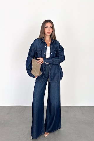 Kadın Koyu Mavi Jean Denim Oversize Kalıp %100 Tencel Dökümlü Cepli Düğmeli Kot Gömlek Sofia-6004