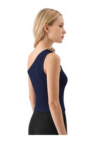 Cottonhıll Premium - Tide Collection Lacivert Tek Omuz Çiçek Aksesuarlı Bürümcük Dokulu Kadın Crop Bluz