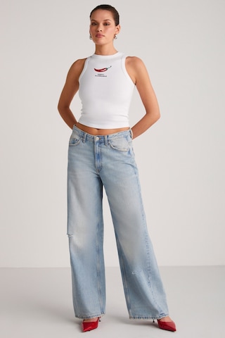 Ethıquet Spıce Kadın Bisiklet Yaka Kalın Askılı Baskı Detaylı Crop Organik Pamuklu Örme Kumaş Beyaz T-shirt