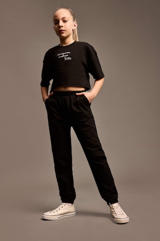 DeFacto Kız Çocuk 2'li Takım Bisiklet Yaka Baskılı Kısa Kollu Tişört Beli Paçası Lastikli Eşofman Altı Z8983A625SMBK81 Siyah