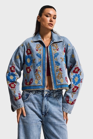 it's basic Kadın Kot Rengi 3s6-32 Bol Kesim Özel Nakış Desenli Tasarım Denim Ceket