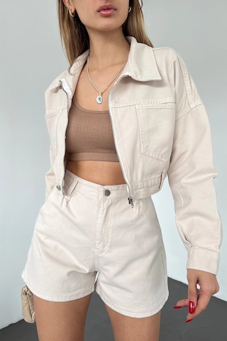 Bej Çift Cepli Fermuarlı Yıkamalı Crop Denim Ceket Bcdf-235410 Çok Renkli