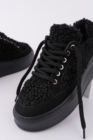 Muggo Fleecy Kalın Taban Bağcıklı Peluş Detaylı Kadın Kışlık Sneaker Spor Ayakkabı Siyah