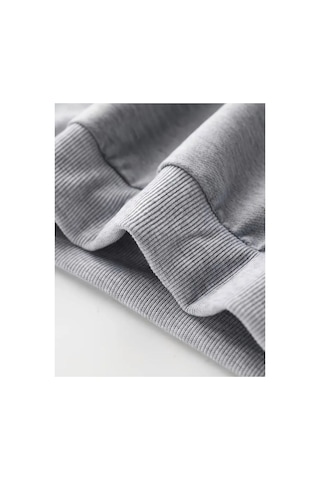Herkesemoda Çilek Kurdele Baskı Detaylı Bisiklet Yaka Sweatshirt Gri