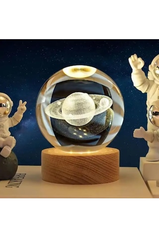 Ahşap Standlı Cam Küre Işıklı Göz Yormayan Ay Ve Astronot Motifli Masaüstü Aydınlatma Gece Lambası Dekoratif Çok Renkli