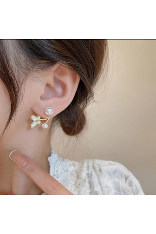 Zarif Ve Şık Kelebek Detaylı İnci Taşlı Altın Kaplama Antialerjik Çelik Küpe Altın