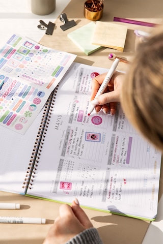 2026 Haftalık Spiralli Masaüstü Planlayıcı 24x34 Cm - Desk Planner Manzara Çok Renkli