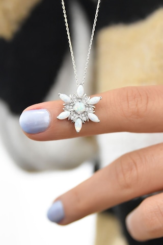 925 Ayar Gümüş Rodyum Kaplama Opal Taşlı Kar Çiçeği Kolye UVPS102376-1