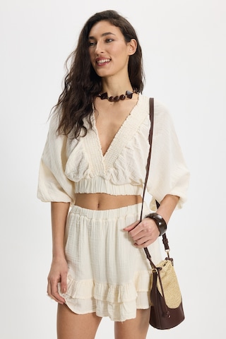 Tudors Kadın Oversize Geniş Kesim %100 Pamuk Kruvaze Yaka Crop Fırfırlı Ekru Şort Etek Takım-50561