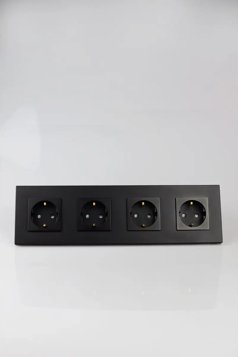 Vo'stabl Siyah Dört Pinli Priz, Çıtalı Ve Topraklamalı 145903167 104