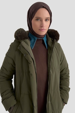 Armine Trend Boydan Fermuarlı Yanları Fermuar Detaylı Kapüşonu Kürklü Mont Haki 25kt744