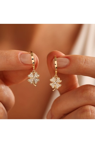 Sallantılı Altın Yonca Küpe Kalp Form