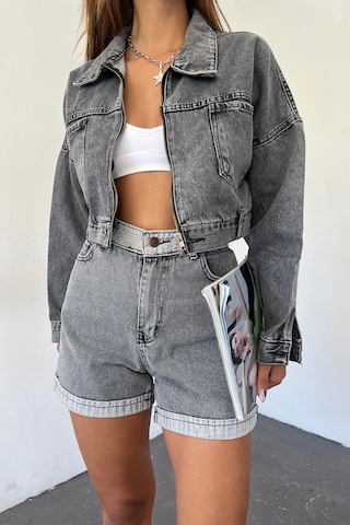 Koyu Antrasit Çift Cepli Fermuarlı Yıkamalı Crop Denim Ceket Bcdf-235410 Çok Renkli