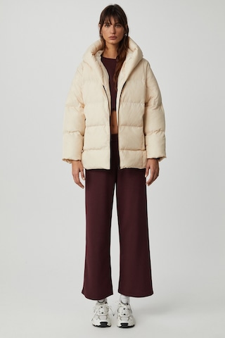 Maeghan Kadın Kapüşonlu Şal Yakalı Uzun Rüzgar Geçirmez Çift Cepli Astarlı Bej Mont