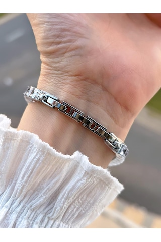 Coliseum Çelik Ve Taşlı Kordon Vintage Seri Küçük Kasa Özel Tasarım Kadın Kol Saati Sp.8933.m9 Gümüş