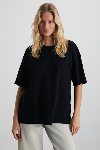 Lagertha  Kadın %100 Organik Pamuklu Kalın Dokulu Oversize Fit Yuvarlak Yakalı Siyah T-shirt