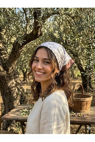 Trend Dokunuş Kadın 50-50 Saten Zeytinli Fular Bandana Beyaz - Kahverengi