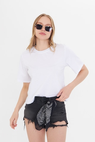 Kadın Siyah Yuvarlak Yaka Regular Fit Normal Kesim T-shirt Tişört Beyaz