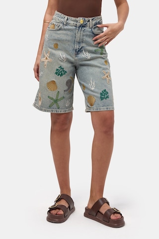 it's basic Kadın Kot Rengi 4s6-65 Nakışlı Özel Tasarım Bermuda Denim Şort Çok Renkli