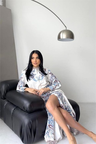 Neşeli Butik Kadın Beyaz Hakim Yaka Desenli Kemer Detaylı Tam Boy Tasarım Elbise Nbms2634