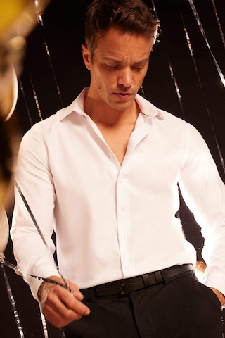 DeFacto Slim Fit Dar Kesim Oxford Basic Düz Pamuk Karışımlı Uzun Kollu Beyaz Gömlek R4340AZ24AUWT34
