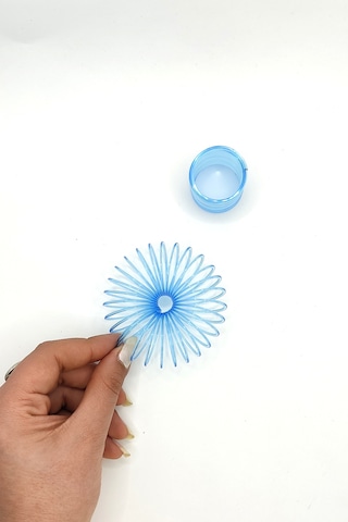 Silindir Şekilli Neon Mavi Stres Yayı Oyuncak Stres Yayı - 3 Cm Çapında - 1 Adet