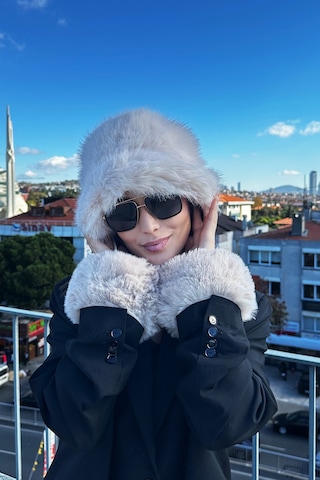 Mollycrush Kadın Bej Peluş Kürk Bucket Şapka Manşet Seti Premium Bej