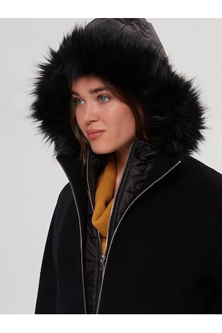 Kapitone Detaylı Kürk Kapüşonlu Kaşmir Kaban 00040 001