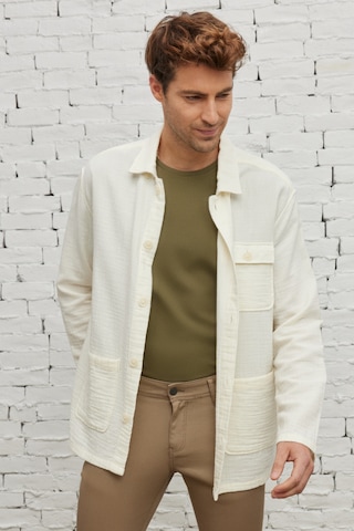 AC&Co / Altınyıldız Classics Erkek Bej Comfort Fit Rahat Kesim Gizli Düğmeli Yaka %100 Pamuk Kışlık Gömlek Ceket Bej