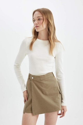 DeFacto Regular Fit Normal Bel Kargo Cepli Gabardin Şort Etek D4991AX24AUKH474 Haki