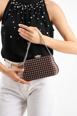 Lebibe Shoes Polkıa Kahverengi Saten Kumaş Puantiye Desenli Zincir Askılı Klips Kapamalı Clutch Çanta