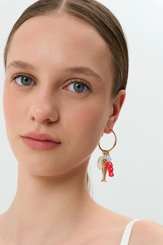 Charm Detaylı Gold Halka Küpe Kırmızı