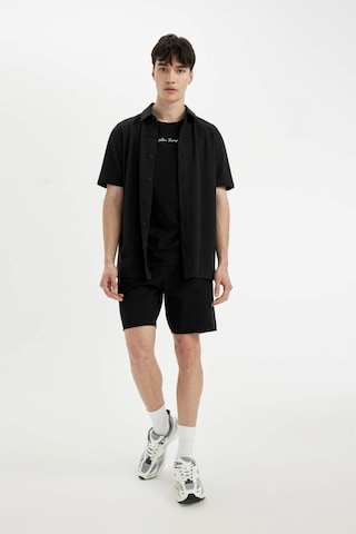 Defacto %100 Pamuk Slim Fit Dar Kesim Dar Paça Cepli Basic Düz Şort B8673ax25smbk81 Siyah