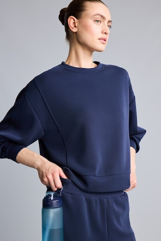 Defacto Ultra Yumuşak Oversize Bisiklet Yaka Dikiş Detaylı Modal Sporcu Basic Sweatshirt H4536ax26auın187 İndigo-ın187