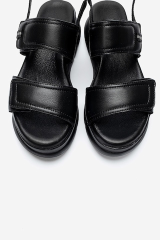Luvishoes Celeste Siyah Hakiki Deri Cırt Bantlı Kadın Kalın Tabanlı Sandalet