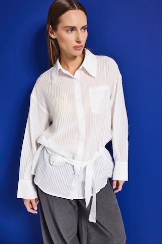 it's basic Kadın Beyaz W5 Oversize Kemer Detaylı Özel Kumaş Tasarım Gömlek