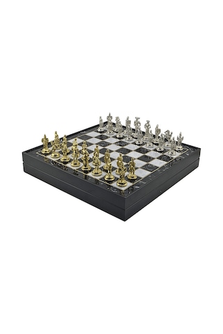 Gifthome Orta Boy Metal İspanyol Satranç Takımı Parlak Ve Mermer Desenli Sandıklı Mdf Tahtası 36x36x6 Cm.