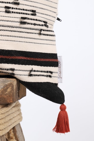 Ecocotton Aral Lita %100 Organik Pamuk Püsküllü El Nakışlı 45 45 Cm Kırlent Kılıfı Kırmızı - Siyah