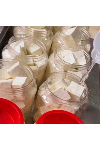 Doğal Köy Peyniri Bidon İçerisinde 1 KG. Kendi İneklerimizin Sütü