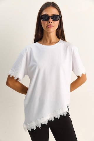 Shade Kadın Bisiklet Yaka Dantel Detaylı Asimetrik Kesim Oversize T-shirt 2224 60286124 - Beyaz