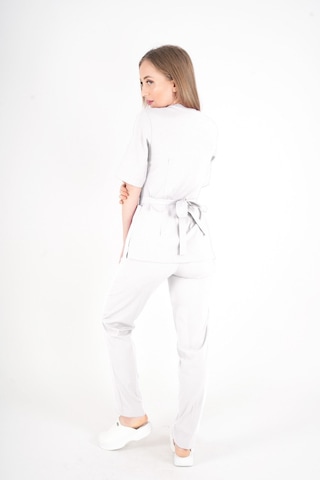 Beyaz Elegant Model Cerrahi Üniforma Belden Bağlamalı Scrubs Takım Beyaz