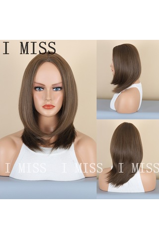 Ortadan Ayrılmış Kahverengi Doğal Sentetik Omuz Hizasında Peruk