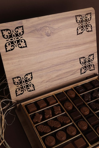 Moon Chocolate Special Handmade Dolgulu Çikolata Ahşap Kutu 40'lı