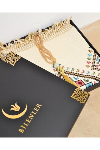 Hediyelik Seccade Tesbih Seti Kilim Desenli Kadife Astarlı Seccade, Kristal Tesbih Ve Özel Kutulu Lüks Hediye Seti Beyaz