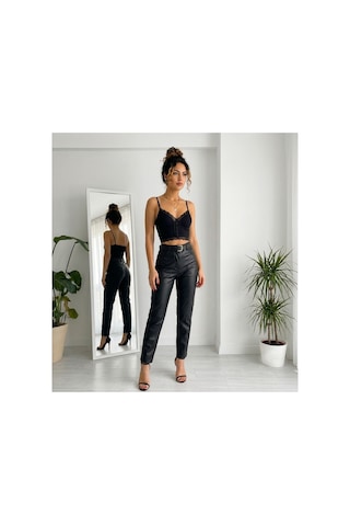 Panivue Kaşkorse Dantel Detaylı Dolgulu Pedli Crop Büstiyer Siyah
