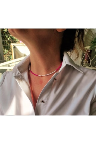 GOLD KAPLAMA SİLİNDİR PEMBE SEDEF TAŞI DETAY PEMBE BEYAZ BONCUK KOLYE-KOL113 Çok Renkli